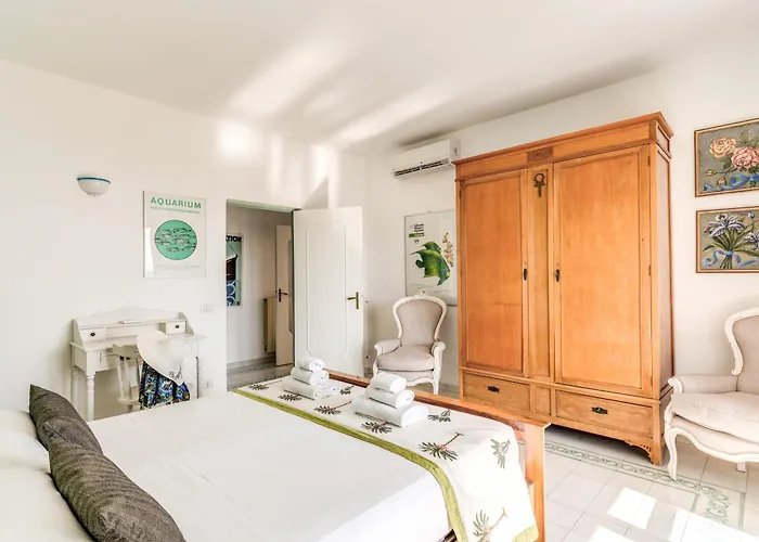 Alfonsina Villa Torca